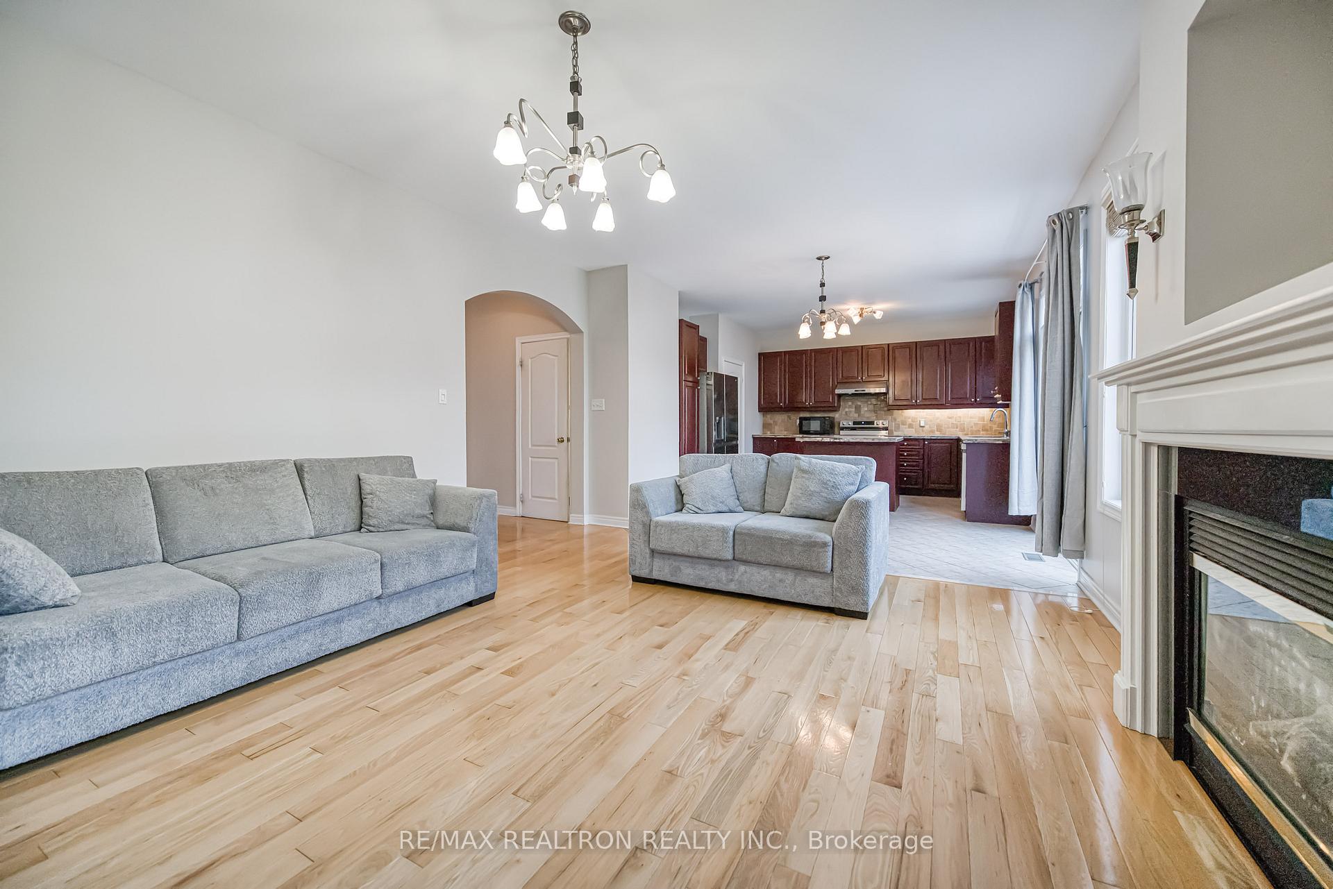 Photo 4 of 73 Adastra Crescent, Markham, Victoria Manor-Jennings Gate — HOMEH
