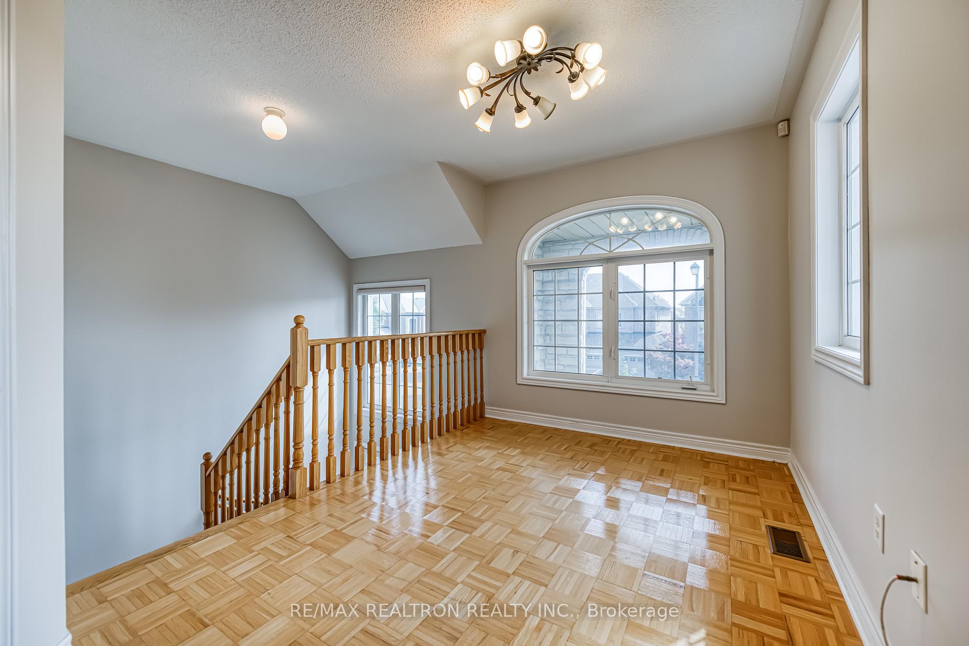 Photo 32 of 73 Adastra Crescent, Markham, Victoria Manor-Jennings Gate — HOMEH