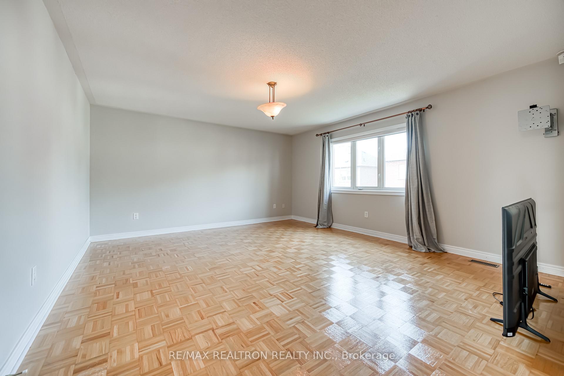 Photo 3 of 73 Adastra Crescent, Markham, Victoria Manor-Jennings Gate — HOMEH