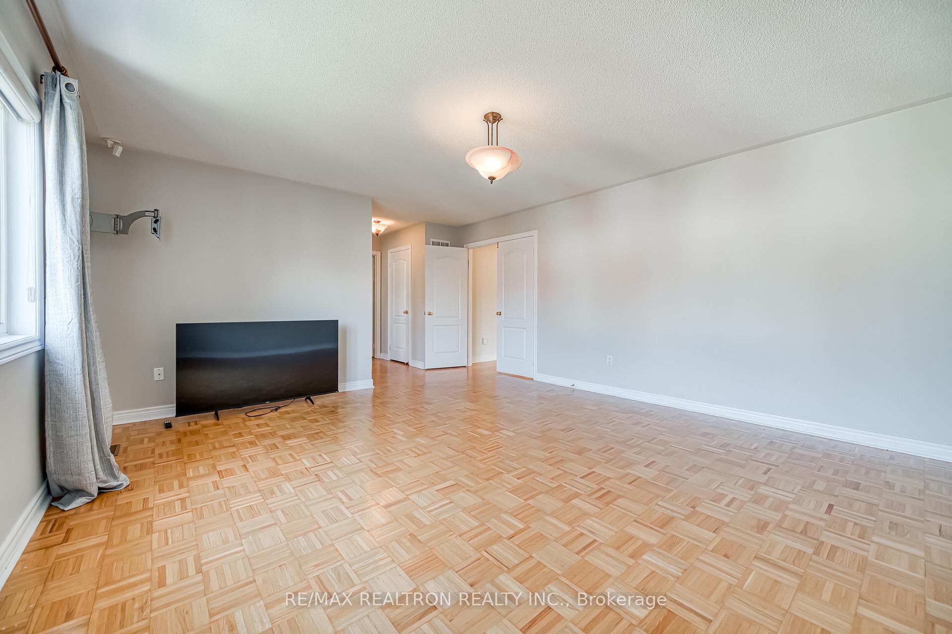 Photo 5 of 73 Adastra Crescent, Markham, Victoria Manor-Jennings Gate — HOMEH