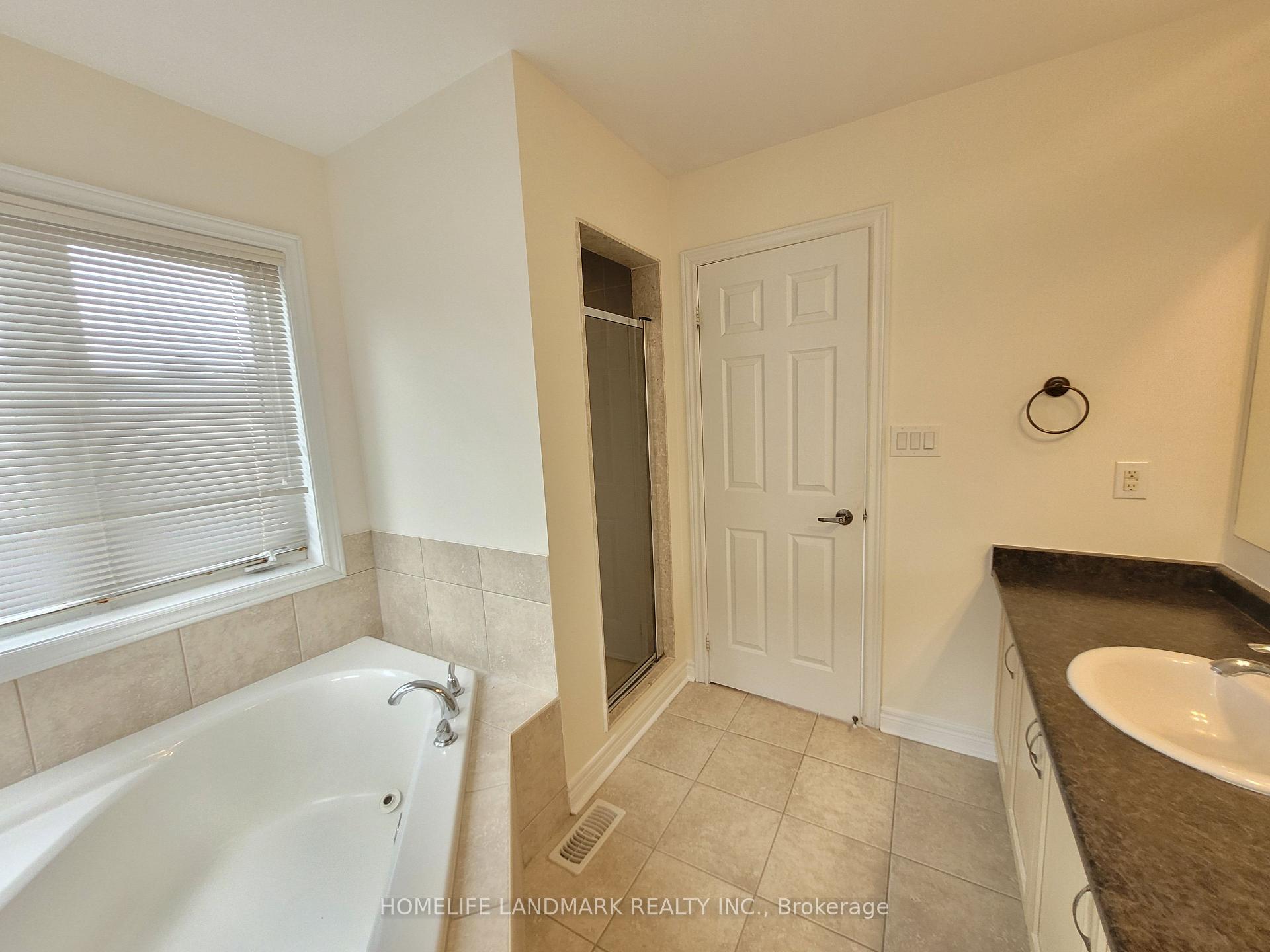 Photo 9 of 10 Blue Grouse Road, Vaughan, Patterson — HOMEH