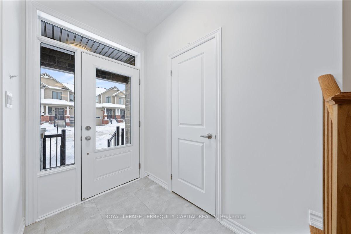 Photo 3 of 4 Prudhoe Terrace, Barrie, Rural Barrie Southeast — HOMEH