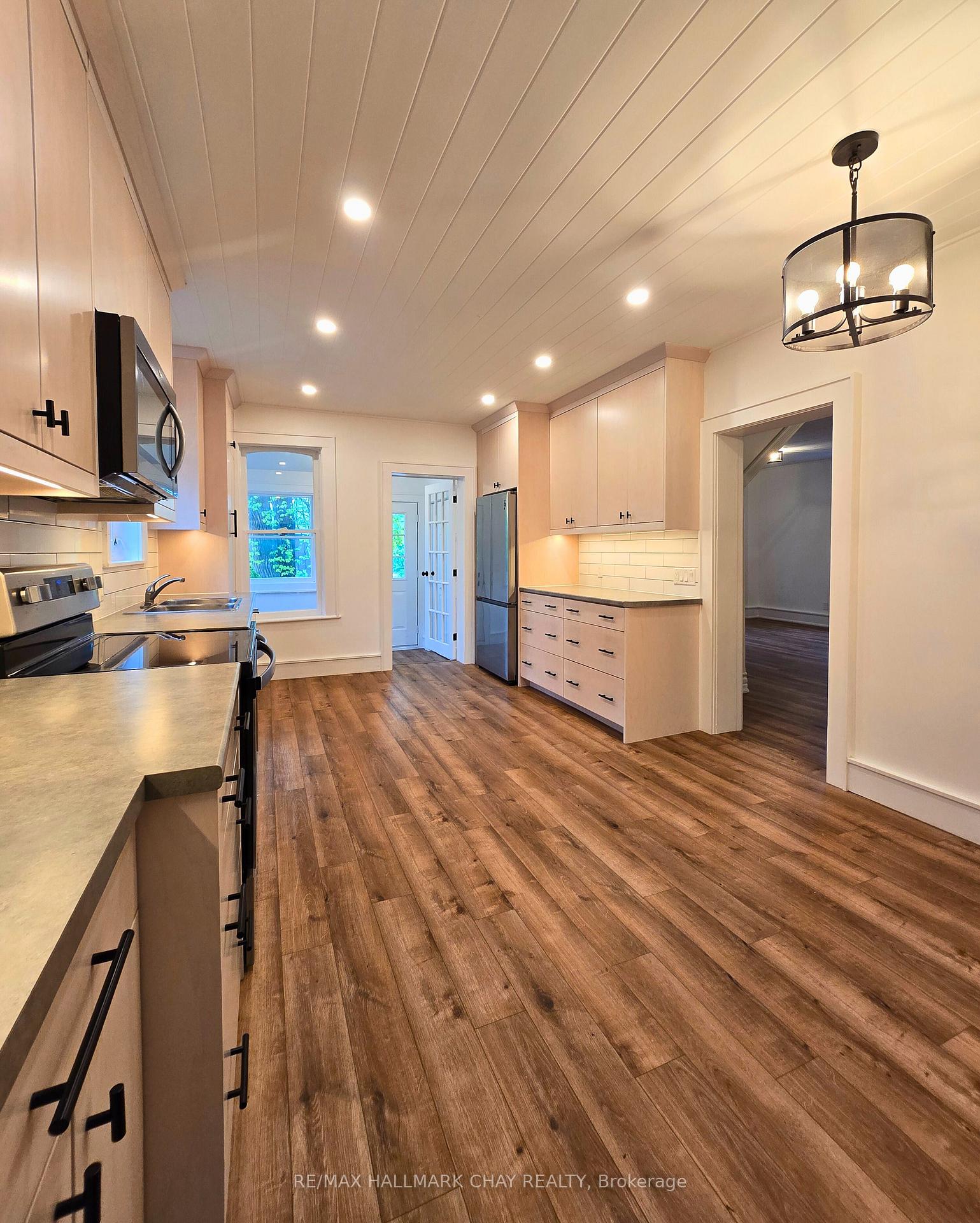 Photo 5 of 20 King Street, Clearview, Creemore — HOMEH