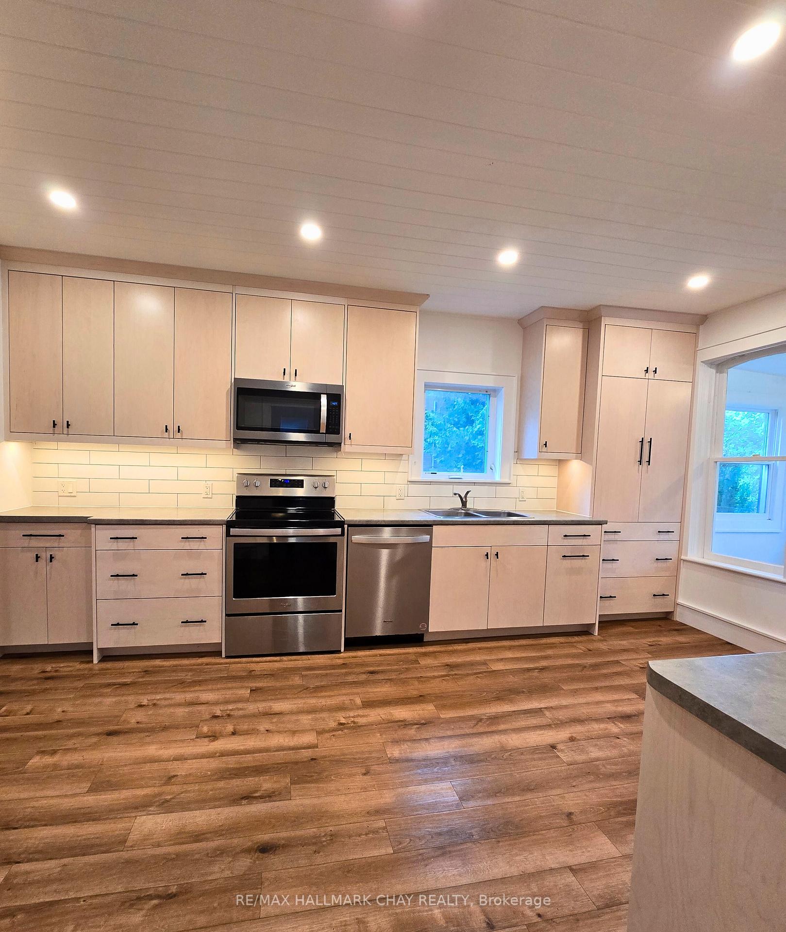 Photo 2 of 20 King Street, Clearview, Creemore — HOMEH