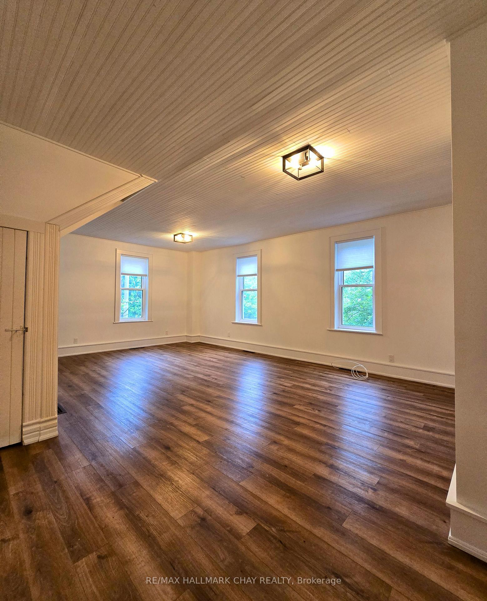 Photo 8 of 20 King Street, Clearview, Creemore — HOMEH