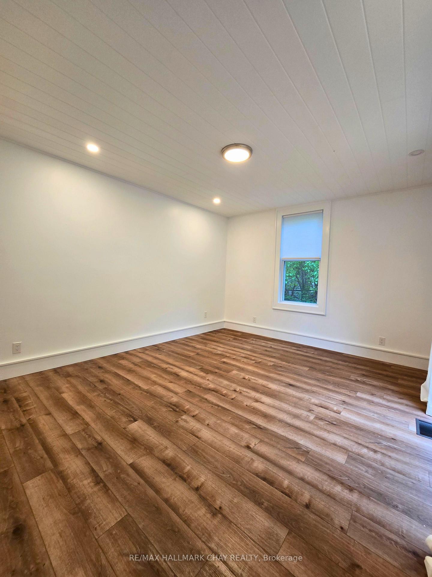 Photo 11 of 20 King Street, Clearview, Creemore — HOMEH