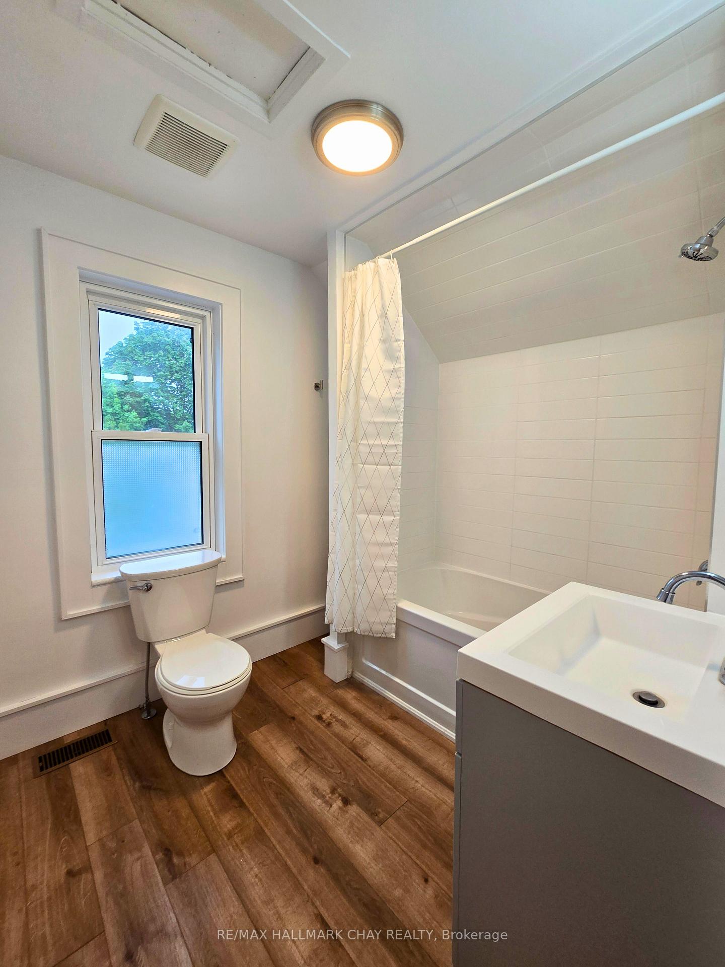 Photo 15 of 20 King Street, Clearview, Creemore — HOMEH