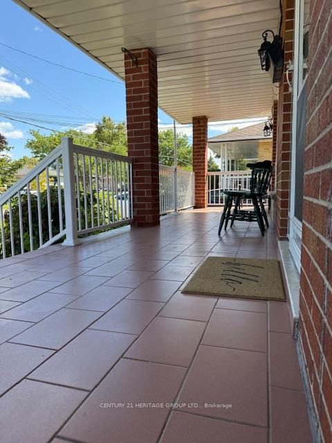 Photo 3 of Unit 1, 36 Arkley Crescent, Etobicoke, Willowridge-Martingrove-Richview — HOMEH