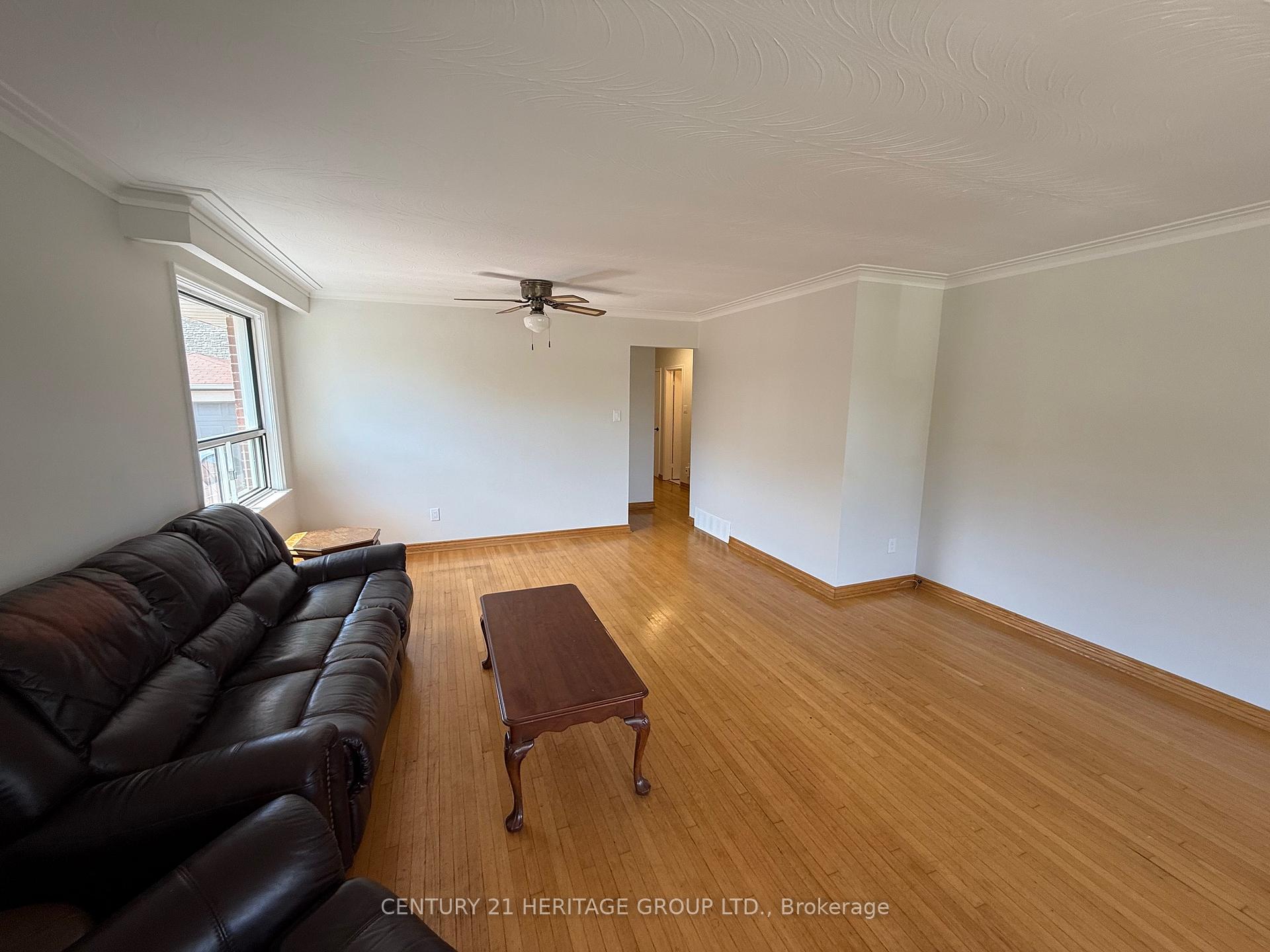 Photo 4 of Unit 1, 36 Arkley Crescent, Etobicoke, Willowridge-Martingrove-Richview — HOMEH