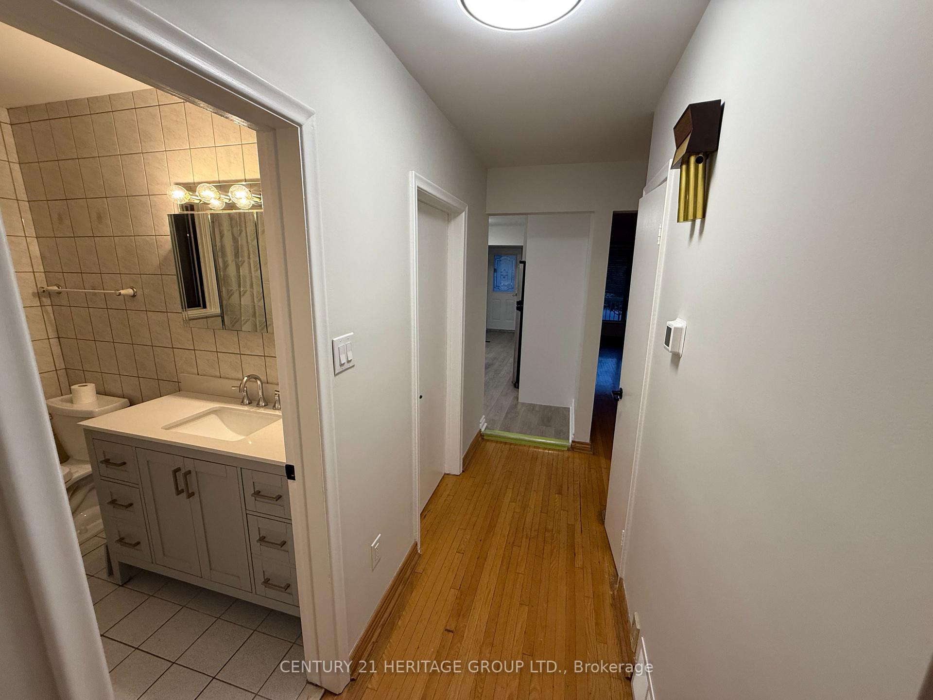 Photo 8 of Unit 1, 36 Arkley Crescent, Etobicoke, Willowridge-Martingrove-Richview — HOMEH
