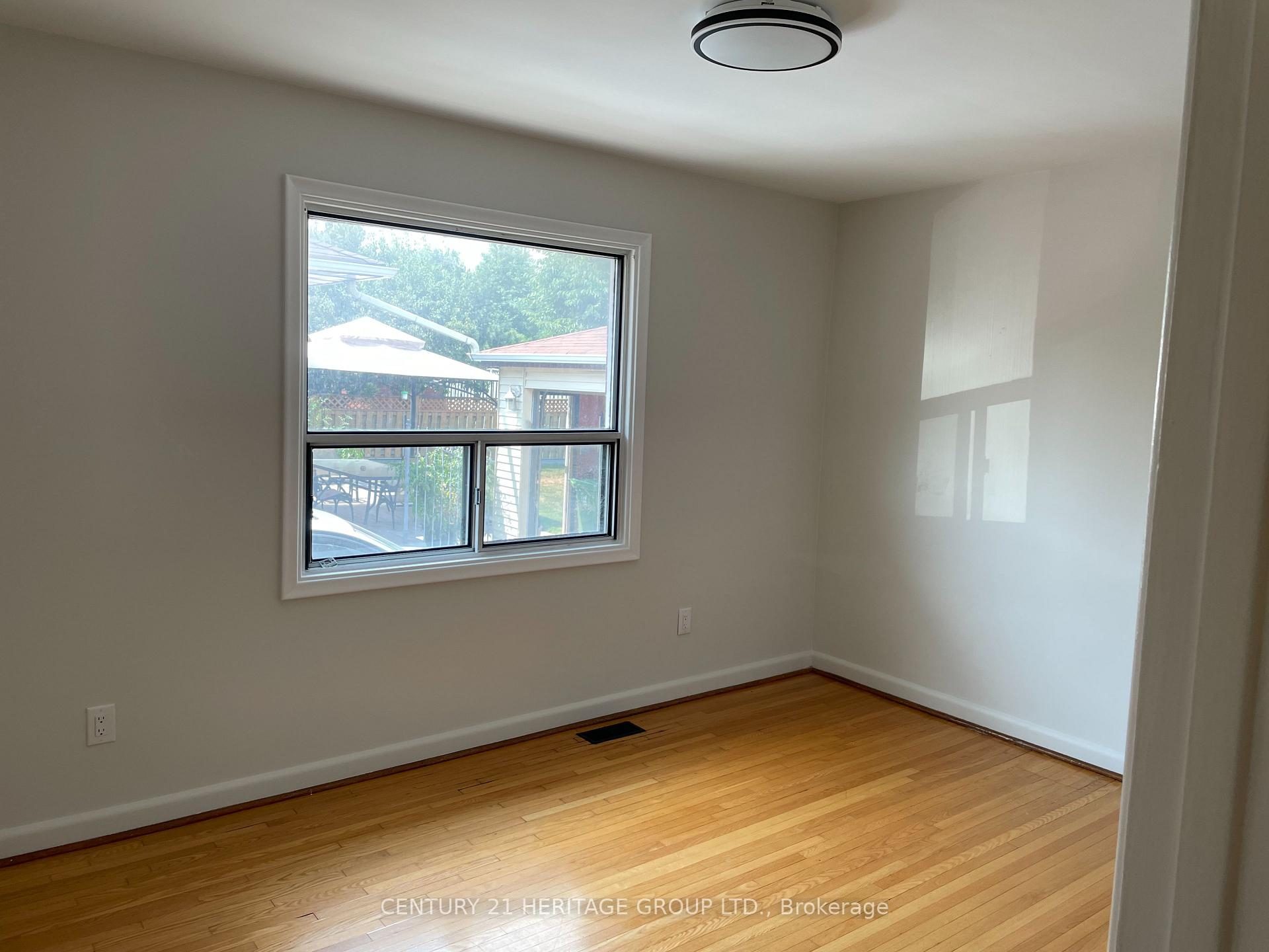 Photo 10 of Unit 1, 36 Arkley Crescent, Etobicoke, Willowridge-Martingrove-Richview — HOMEH