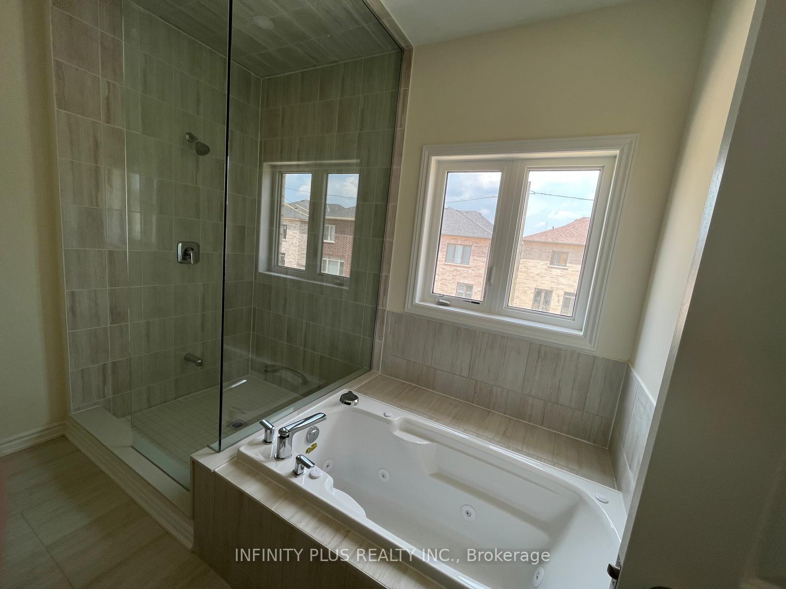 Photo 11 of Unit Upper, 16 Eastman Drive, Brampton, Credit Valley — HOMEH