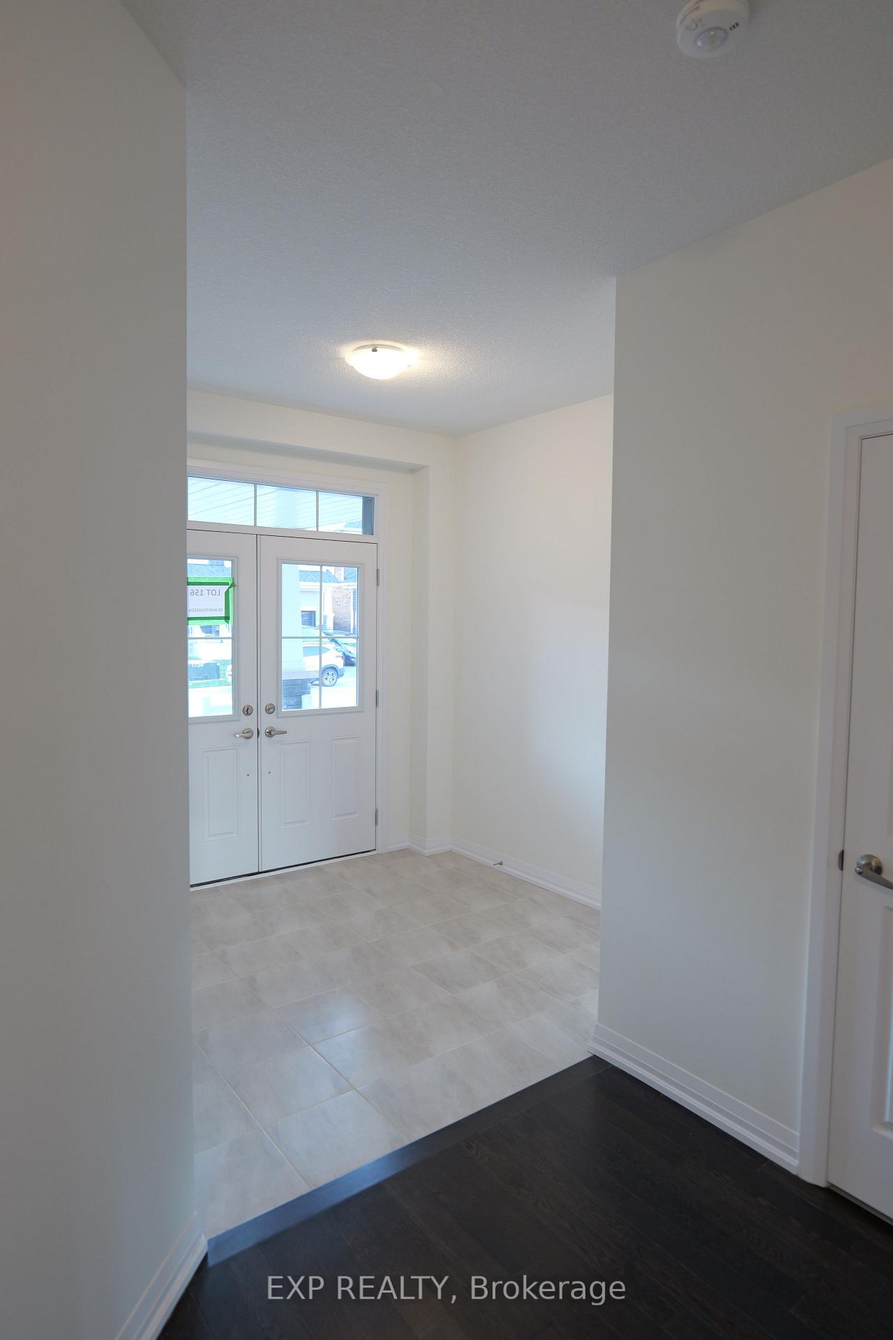 Photo 3 of 20 Wintegreen Cres, Haldimand — HOMEH