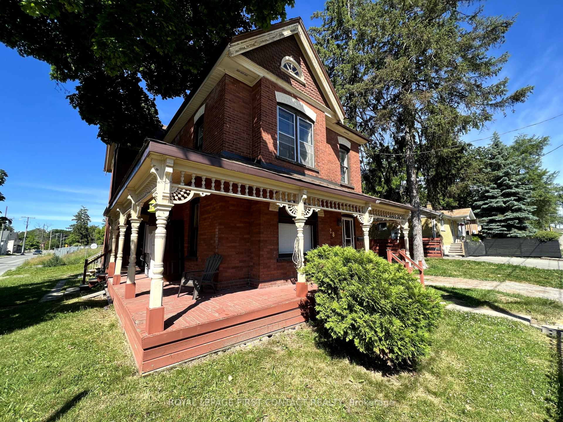 Front of 228 Bayfield Street