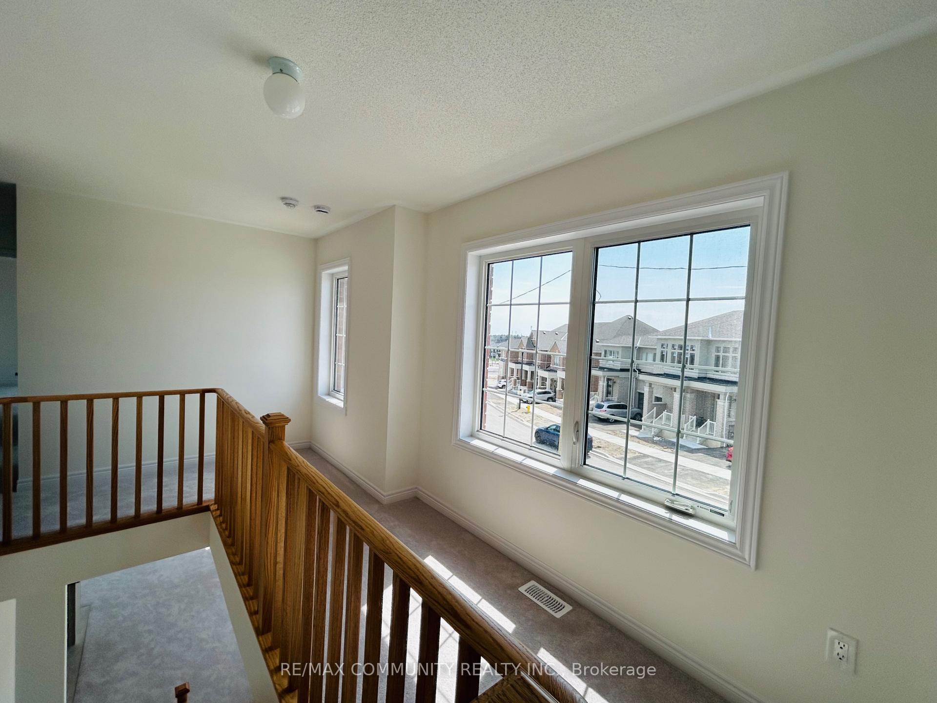 Photo 5 of 961 Elizabeth Mackenzie Drive, Pickering, Rural Pickering — HOMEH