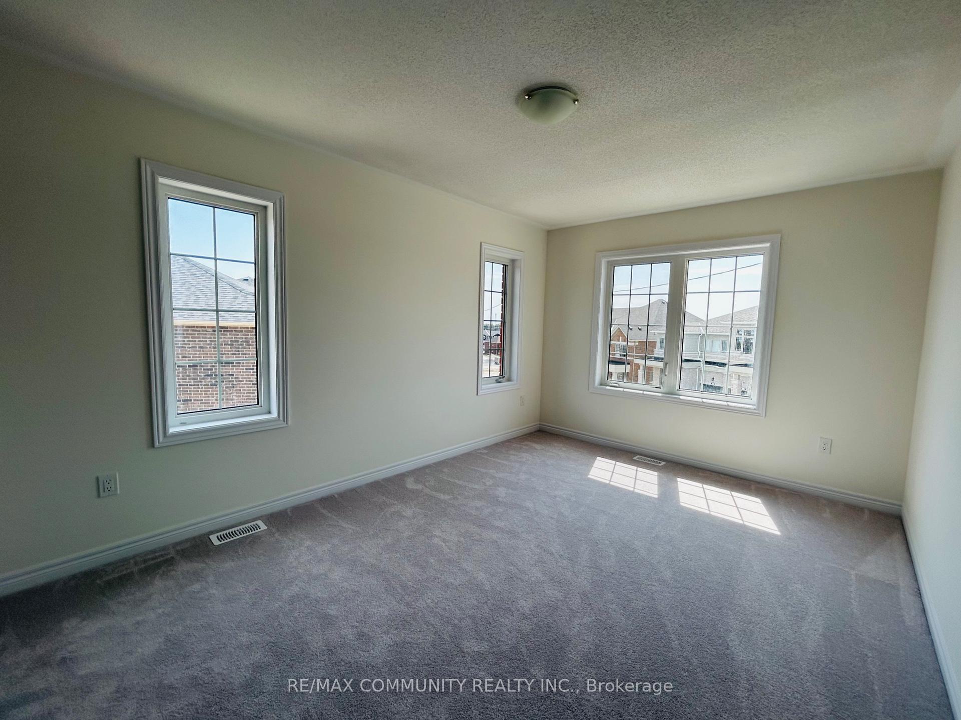 Photo 4 of 961 Elizabeth Mackenzie Drive, Pickering, Rural Pickering — HOMEH