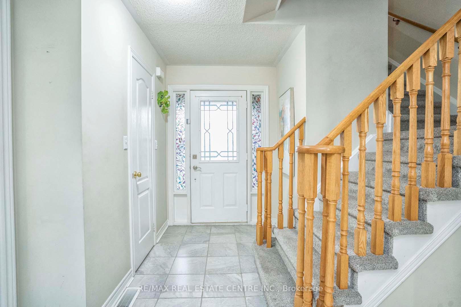 Photo 2 of 67 Quarry Edge Drive, Brampton, Brampton North — HOMEH