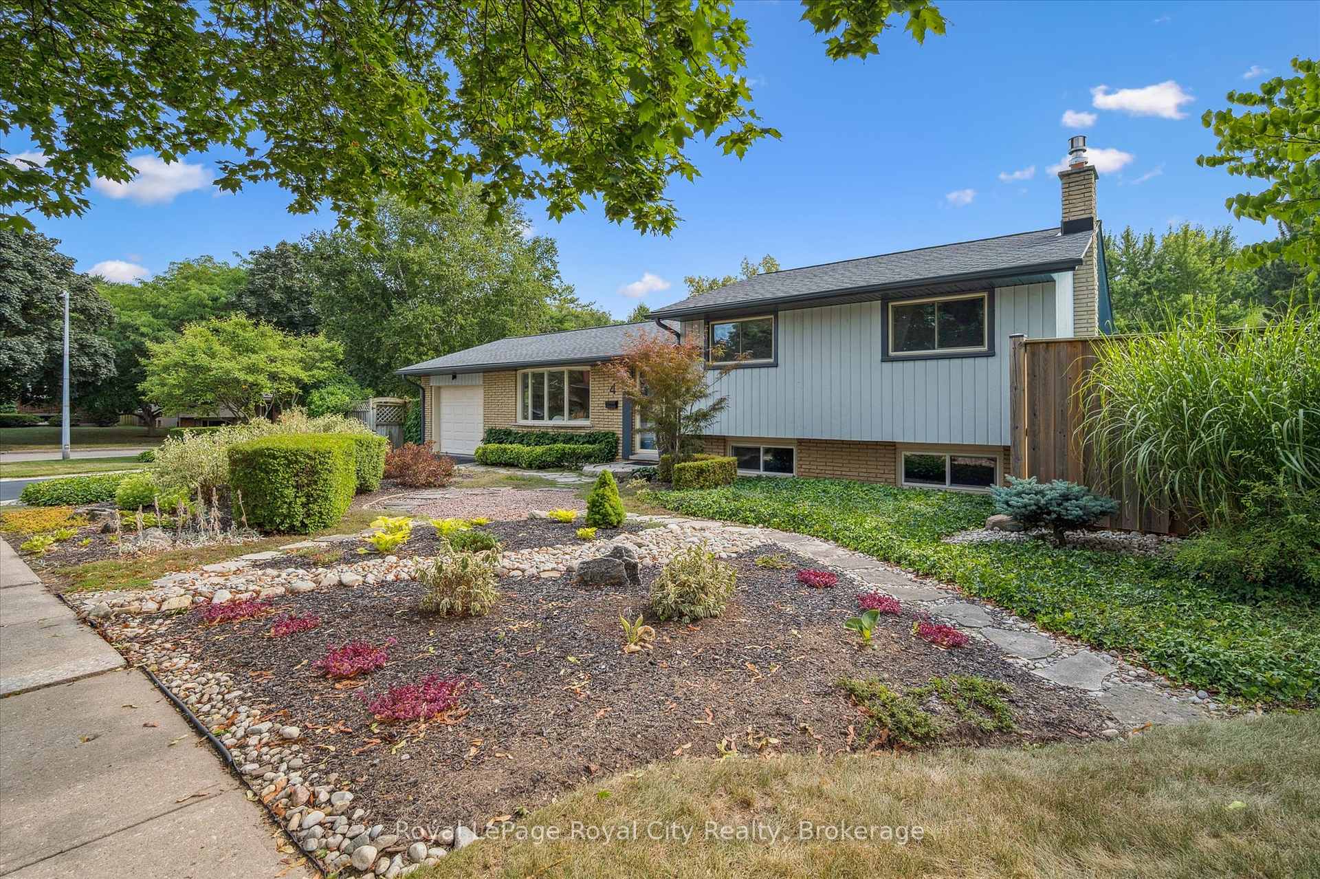 Photo 3 of 4 Carnaby Crescent, Guelph, Dovercliffe Park/Old University — HOMEH