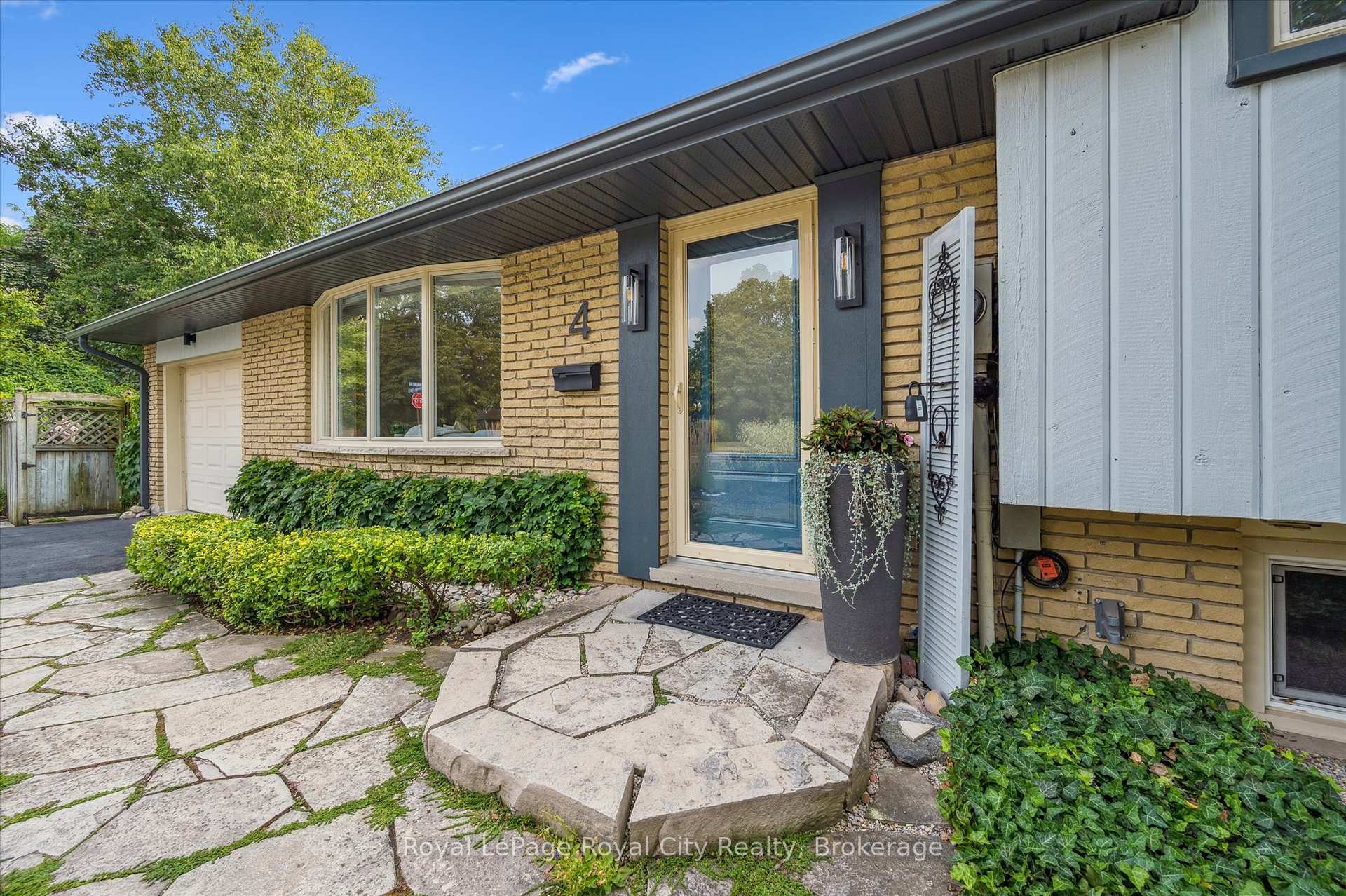 Photo 5 of 4 Carnaby Crescent, Guelph, Dovercliffe Park/Old University — HOMEH