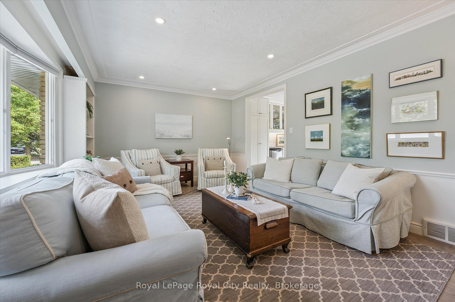 Photo 10 of 4 Carnaby Crescent, Guelph, Dovercliffe Park/Old University — HOMEH
