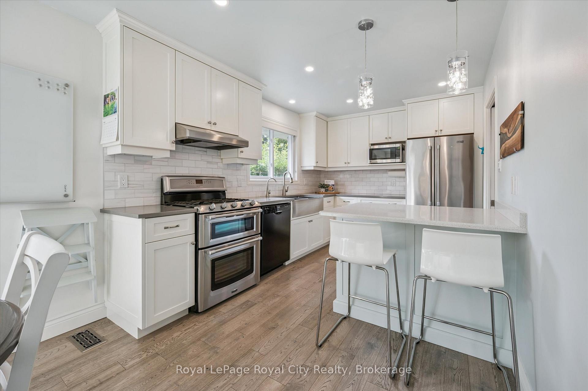 Photo 17 of 4 Carnaby Crescent, Guelph, Dovercliffe Park/Old University — HOMEH