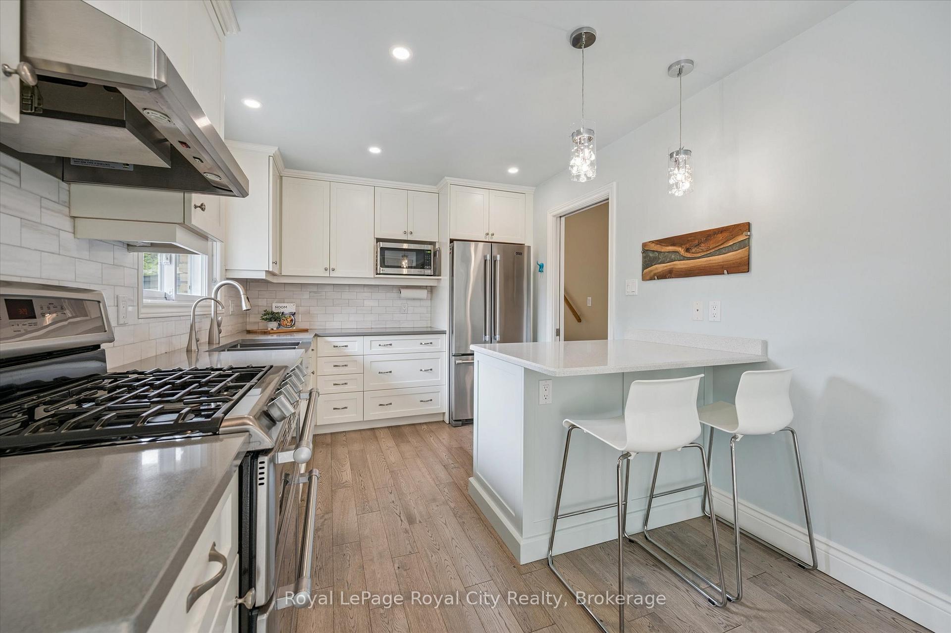 Photo 18 of 4 Carnaby Crescent, Guelph, Dovercliffe Park/Old University — HOMEH