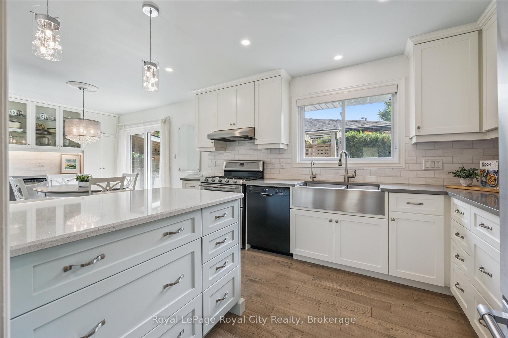 Photo 20 of 4 Carnaby Crescent, Guelph, Dovercliffe Park/Old University — HOMEH