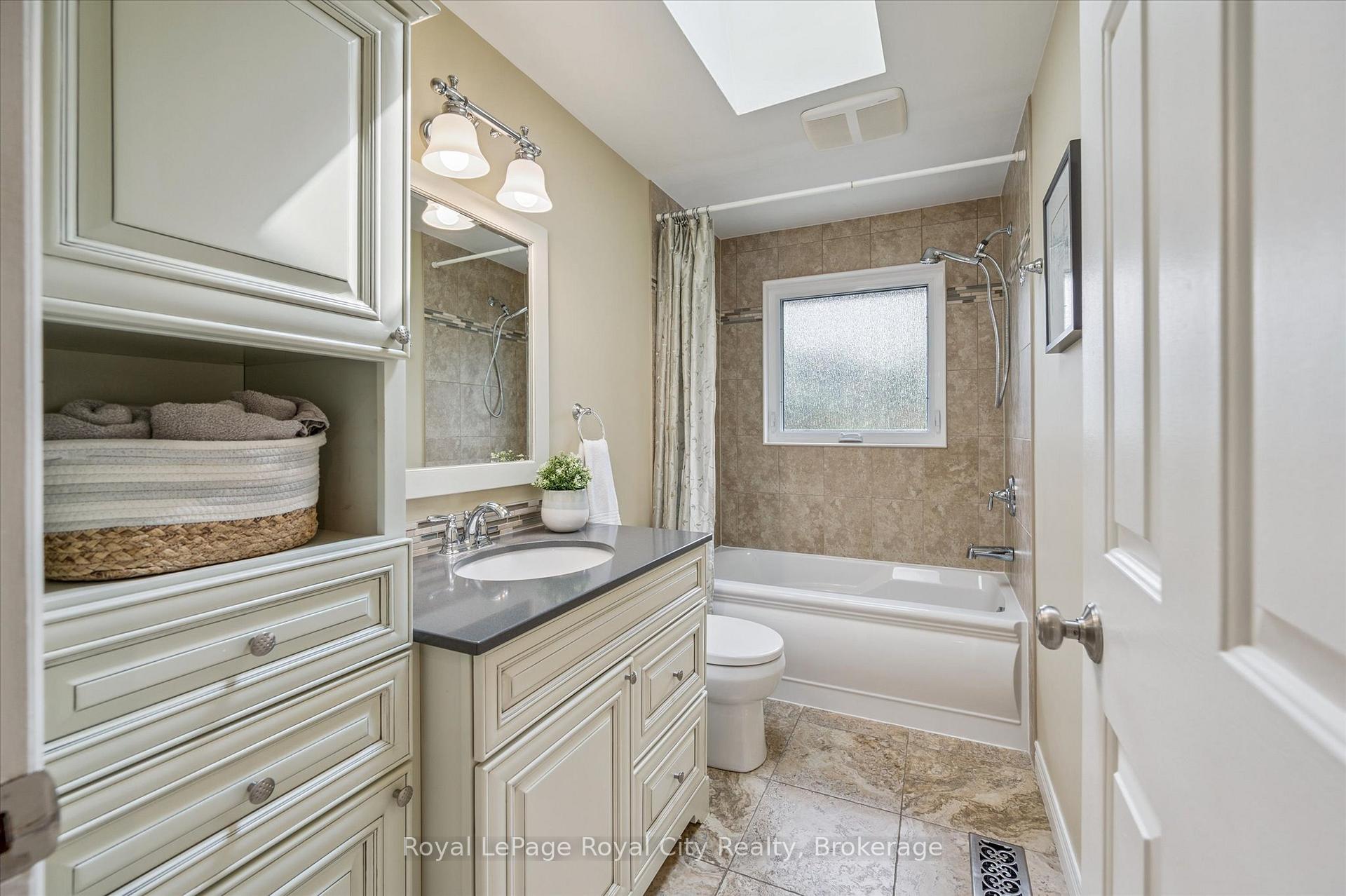Photo 29 of 4 Carnaby Crescent, Guelph, Dovercliffe Park/Old University — HOMEH