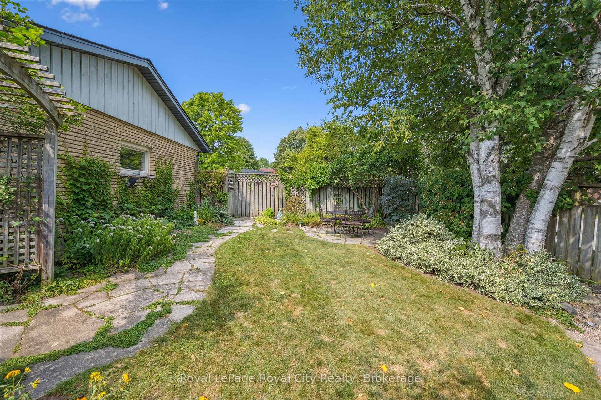 Photo 43 of 4 Carnaby Crescent, Guelph, Dovercliffe Park/Old University — HOMEH