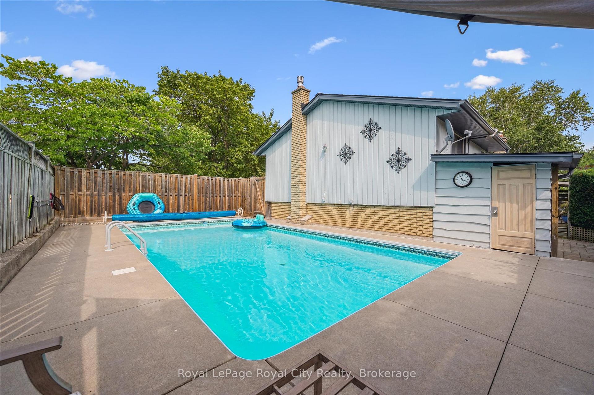 Photo 45 of 4 Carnaby Crescent, Guelph, Dovercliffe Park/Old University — HOMEH