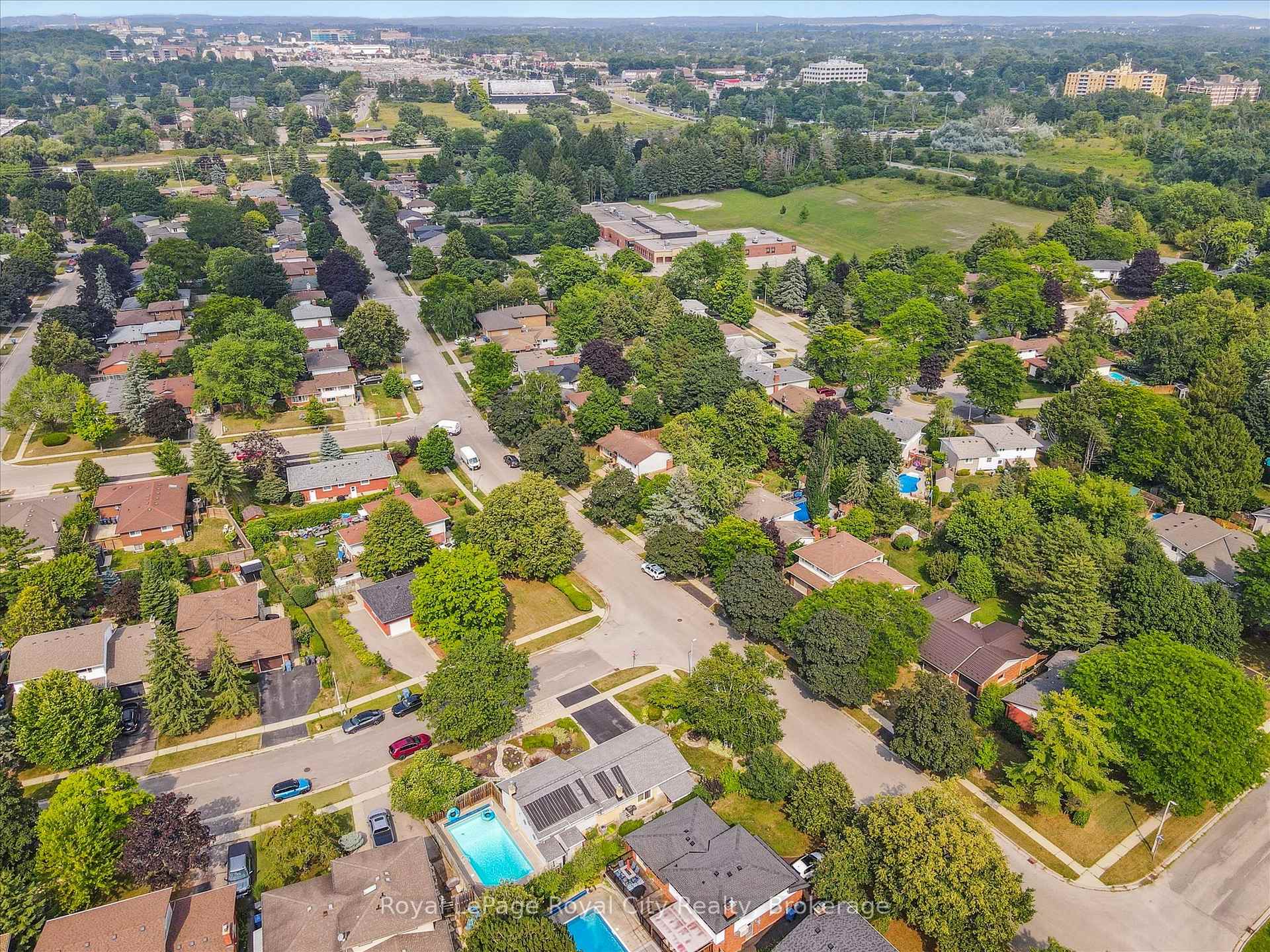 Photo 49 of 4 Carnaby Crescent, Guelph, Dovercliffe Park/Old University — HOMEH