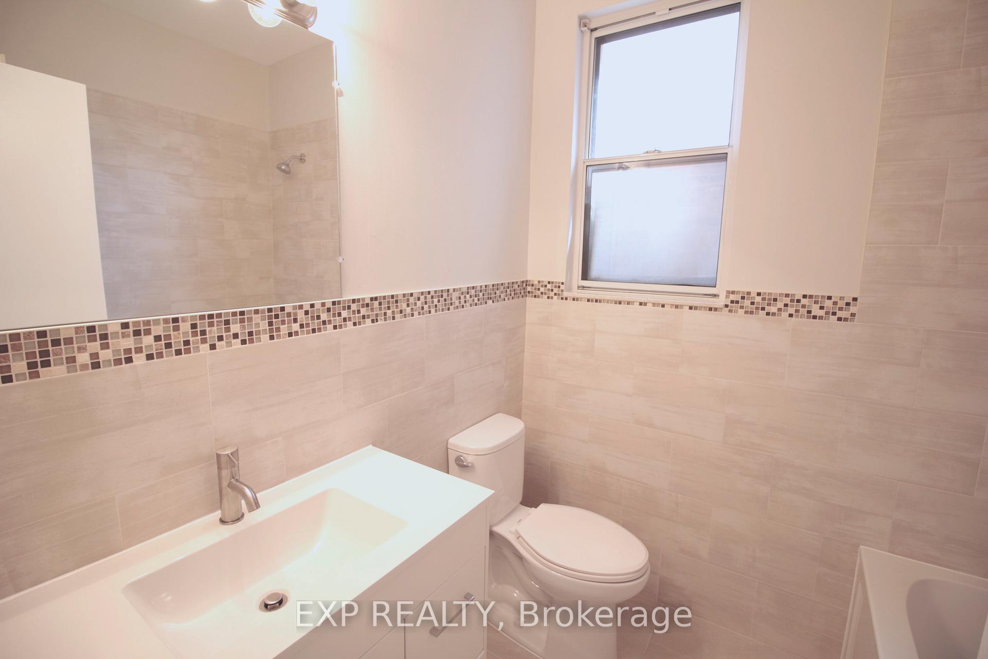 Photo 5 of Unit Main, 301 Crawford Street, Toronto, Trinity-Bellwoods — HOMEH