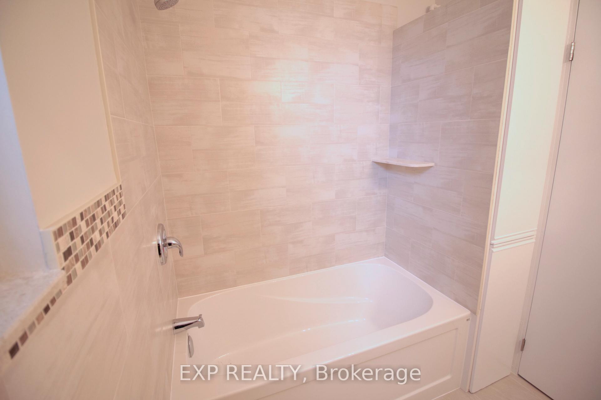 Photo 6 of Unit Main, 301 Crawford Street, Toronto, Trinity-Bellwoods — HOMEH