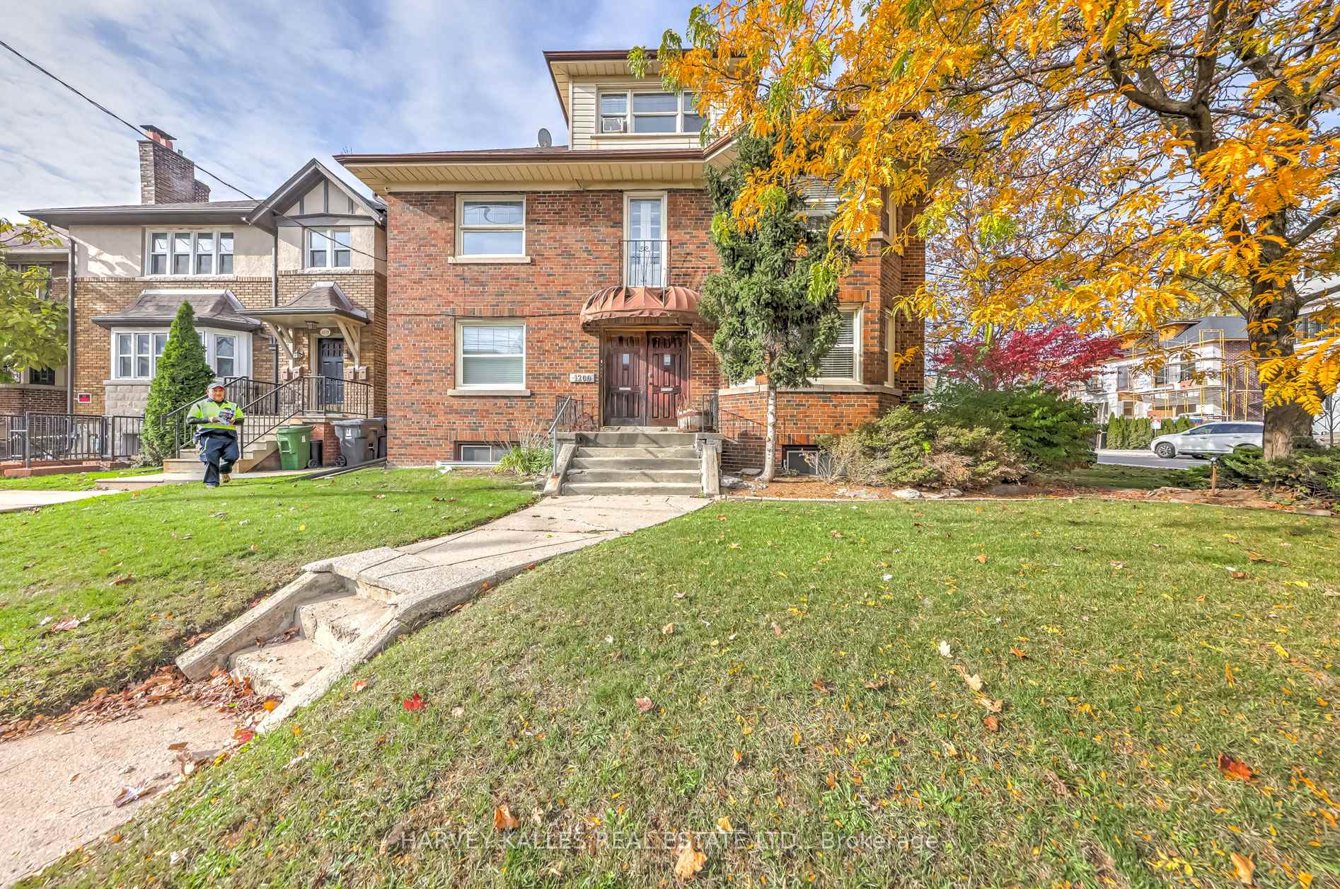 Photo 33 of Unit Upper#3, 1200 Avenue Road, Toronto, Lawrence Park South — HOMEH