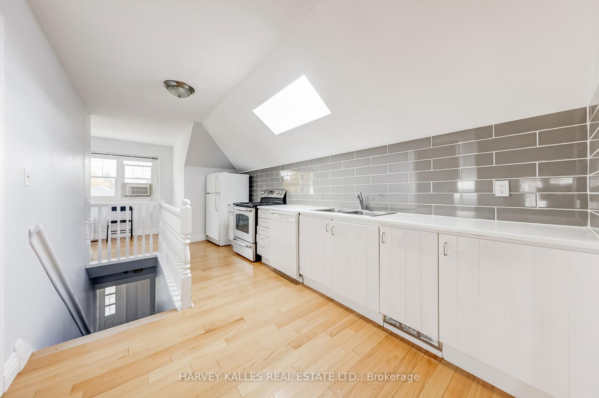 Photo 15 of Unit Upper#3, 1200 Avenue Road, Toronto, Lawrence Park South — HOMEH