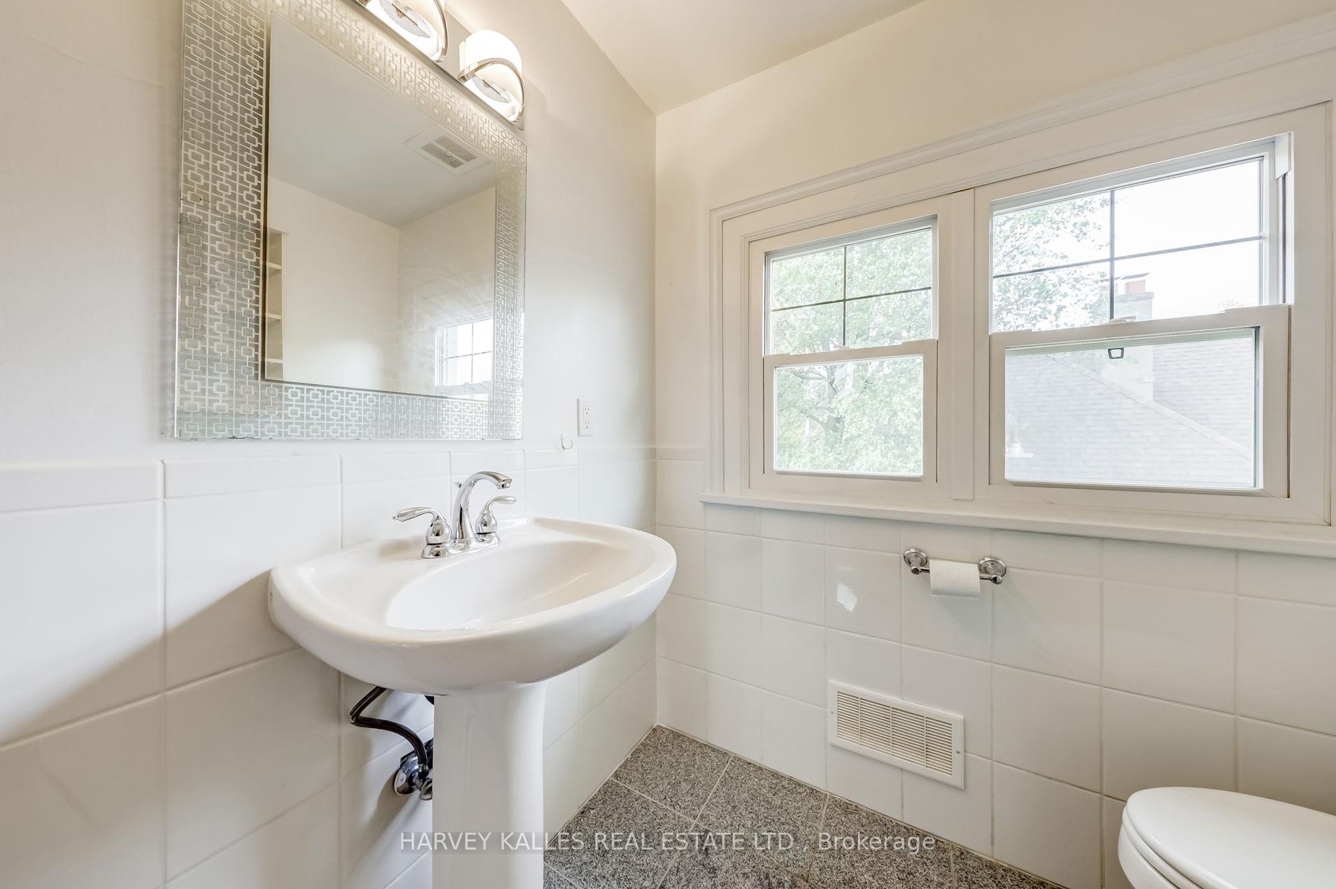 Photo 10 of Unit Upper#3, 1200 Avenue Road, Toronto, Lawrence Park South — HOMEH