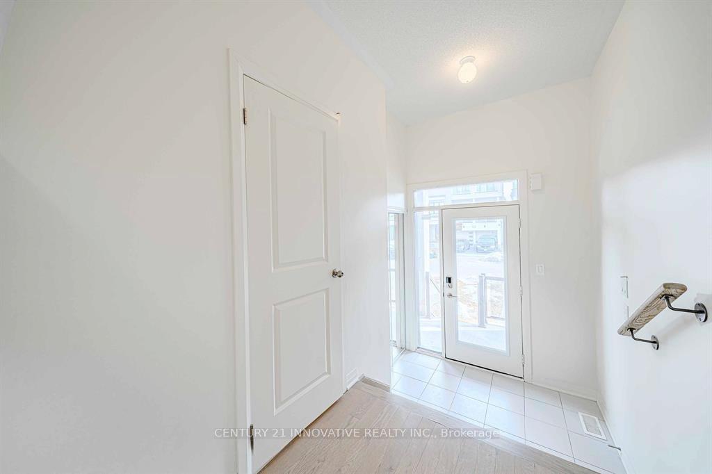Photo 2 of 46 Clipper Lane, Clarington, Bowmanville — HOMEH