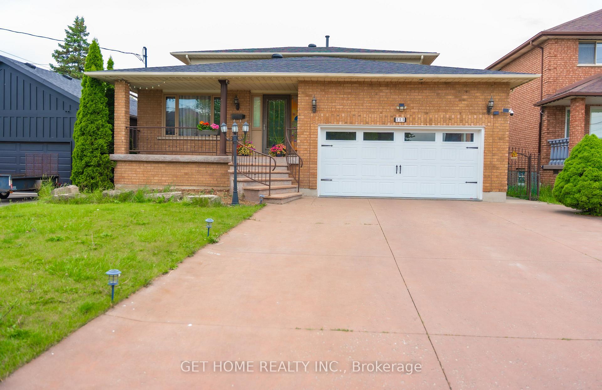 Front of Unit Bsmt, 111 Aubrey Avenue