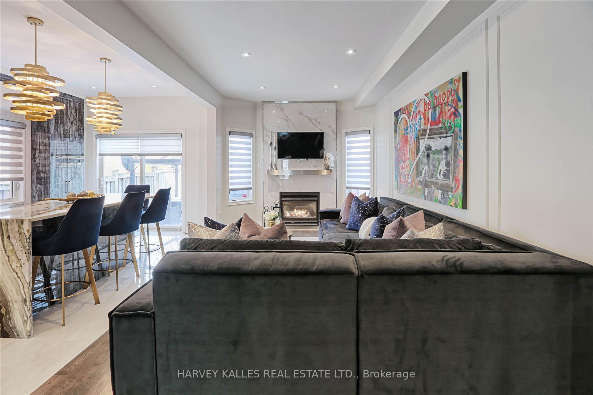 Photo 4 of 36 Canyon Gate Crescent, Vaughan, Maple — HOMEH