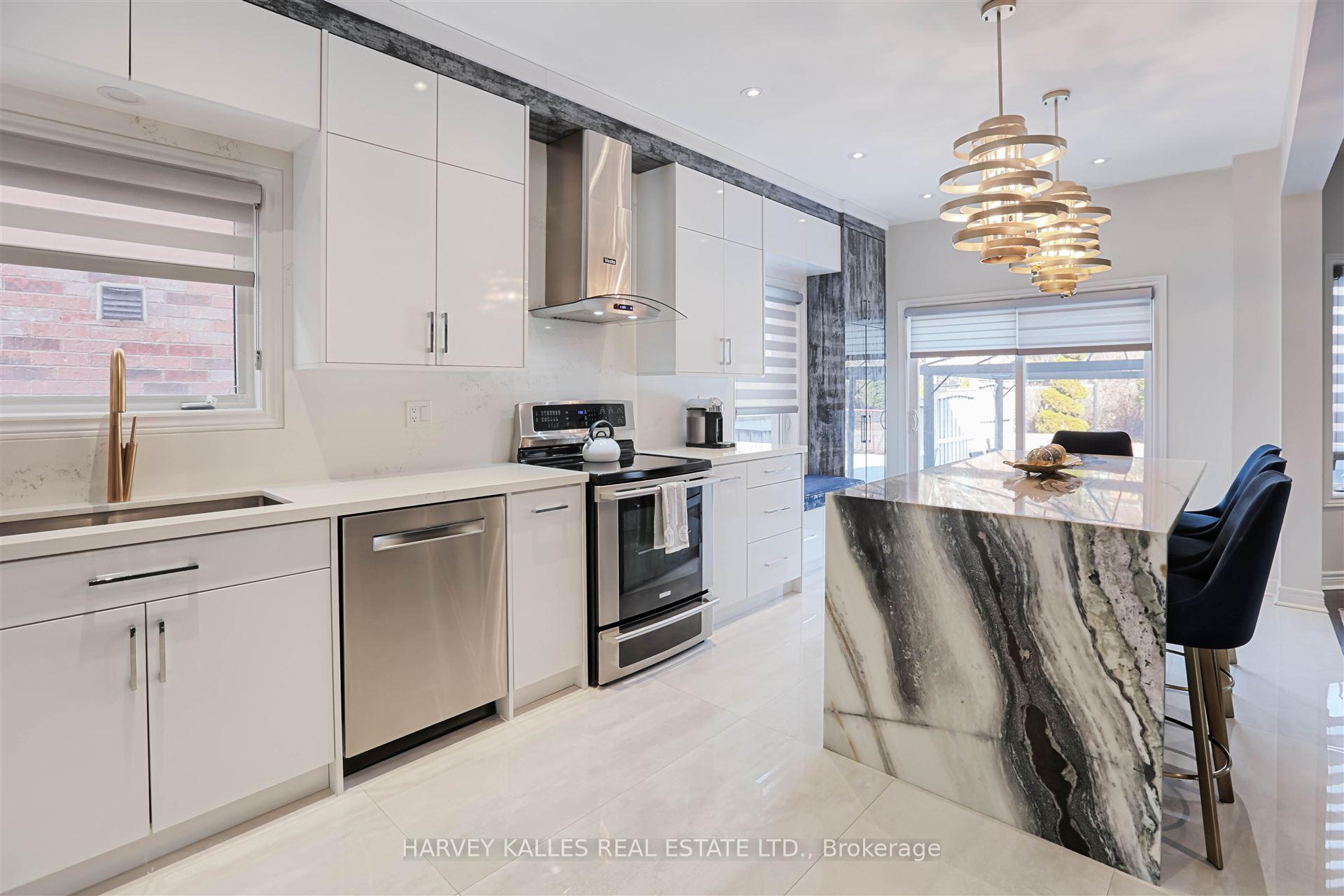 Photo 30 of 36 Canyon Gate Crescent, Vaughan, Maple — HOMEH