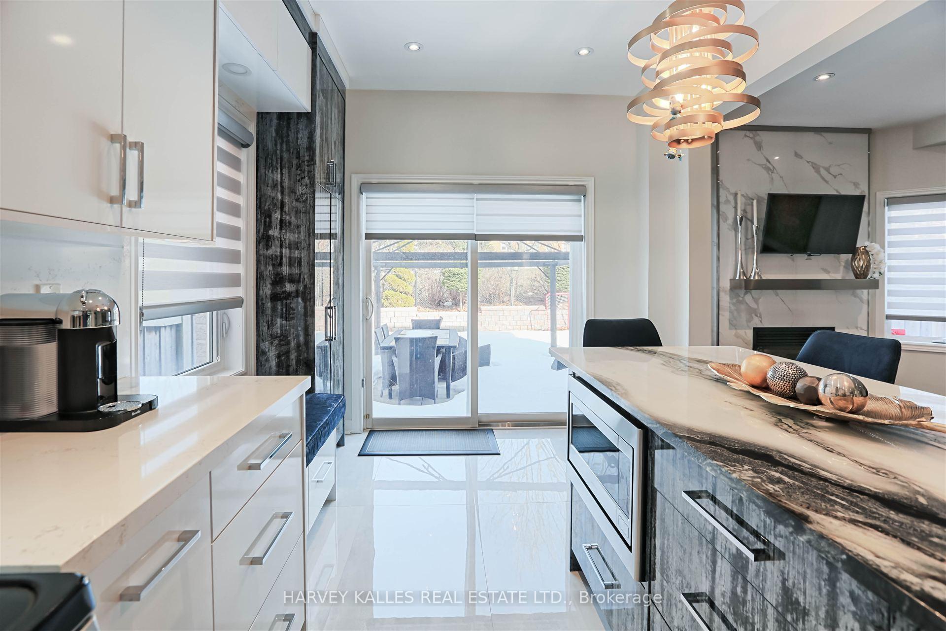 Photo 7 of 36 Canyon Gate Crescent, Vaughan, Maple — HOMEH