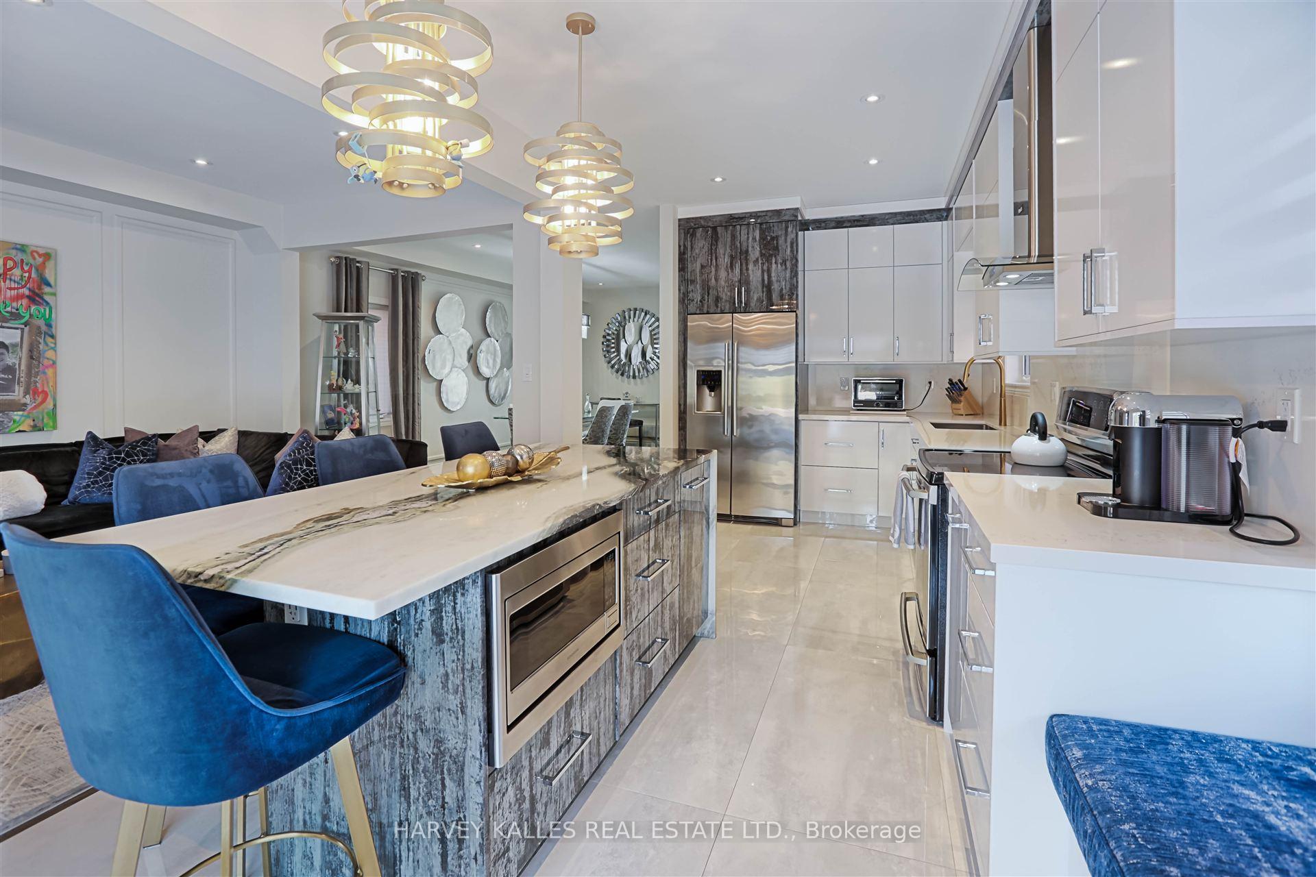 Photo 8 of 36 Canyon Gate Crescent, Vaughan, Maple — HOMEH