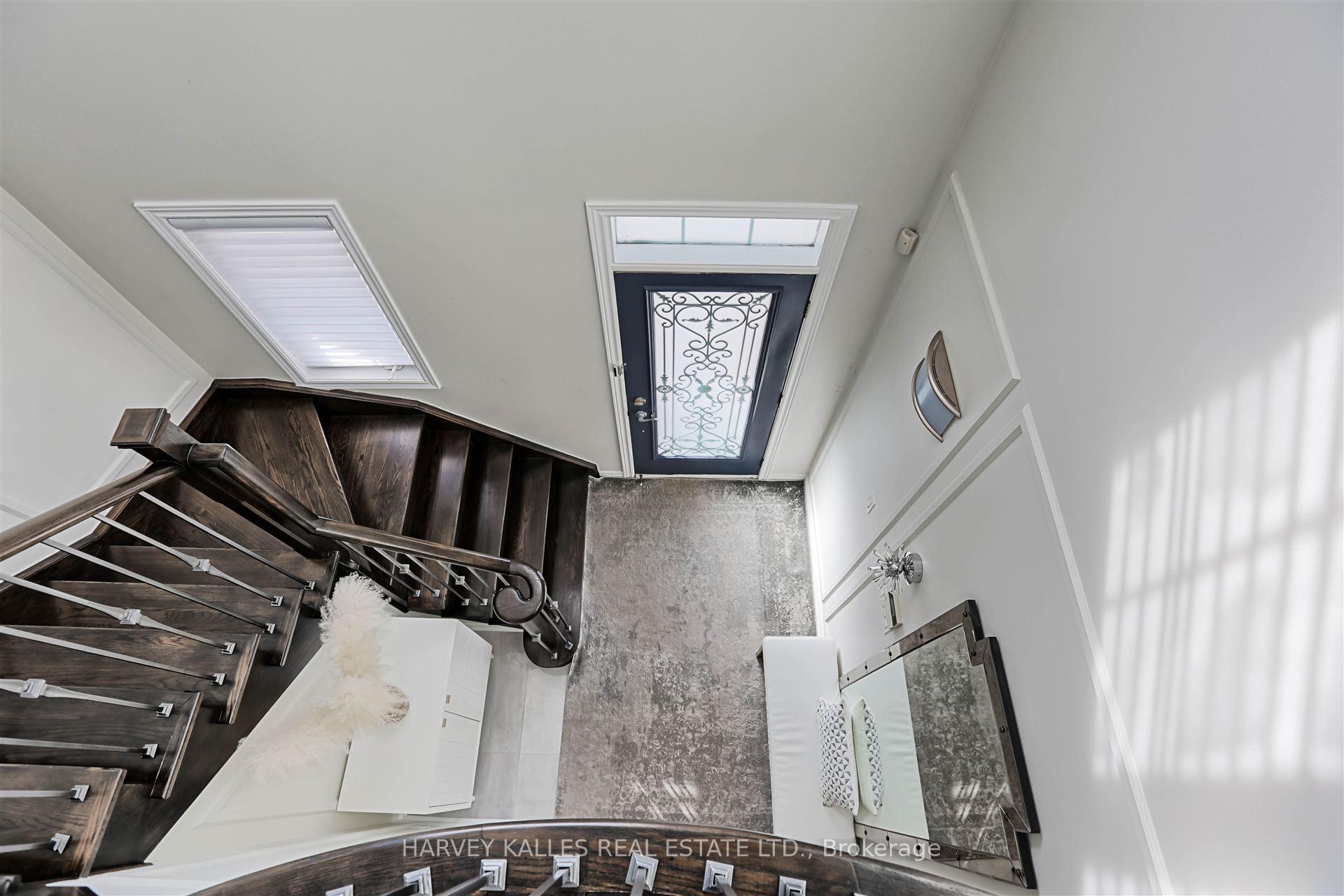 Photo 10 of 36 Canyon Gate Crescent, Vaughan, Maple — HOMEH