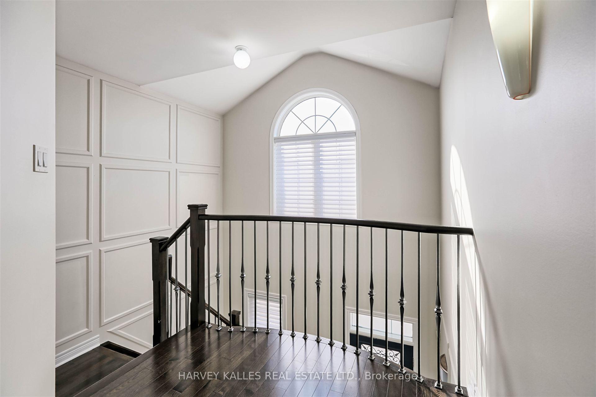 Photo 9 of 36 Canyon Gate Crescent, Vaughan, Maple — HOMEH