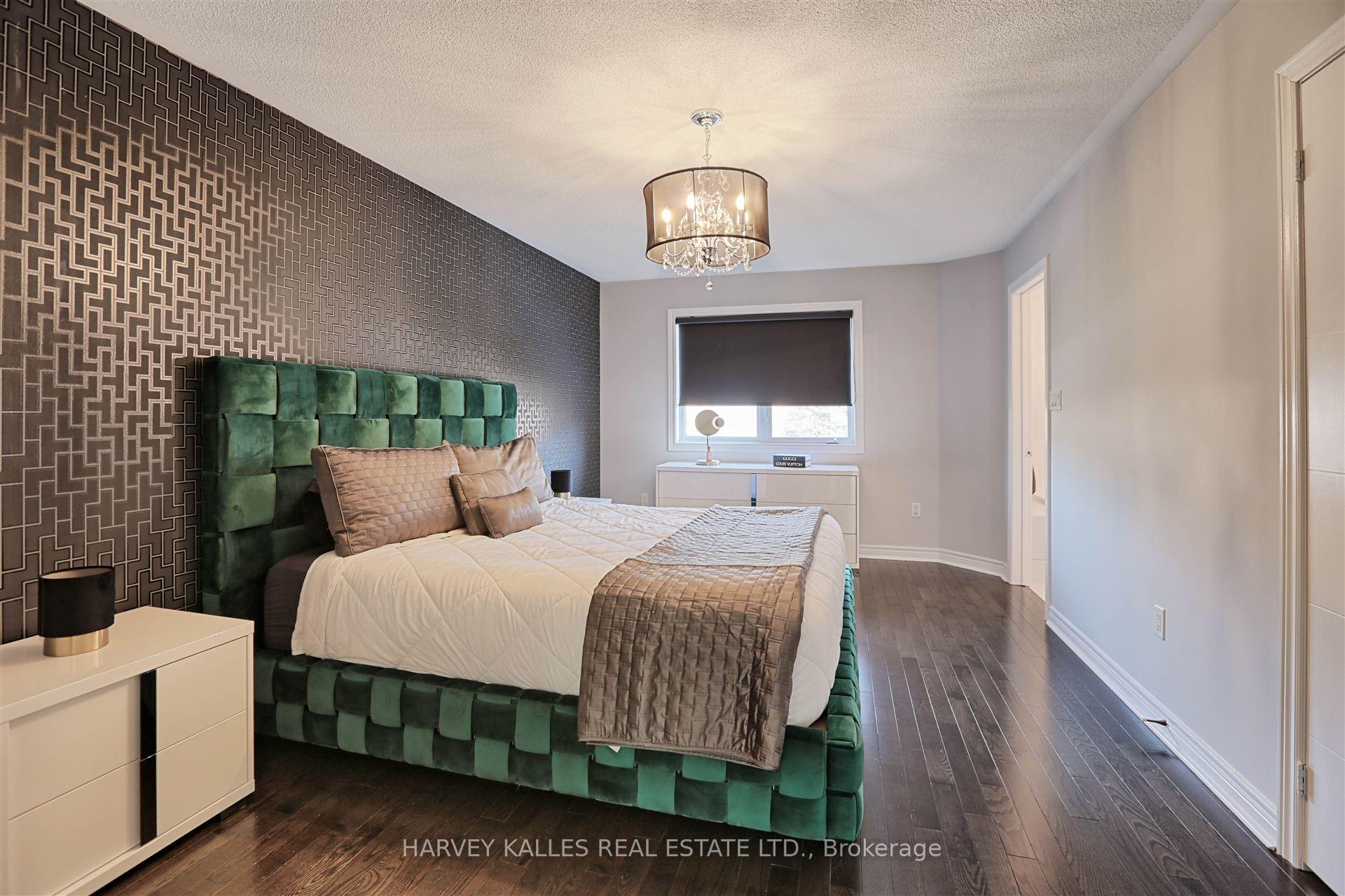 Photo 12 of 36 Canyon Gate Crescent, Vaughan, Maple — HOMEH