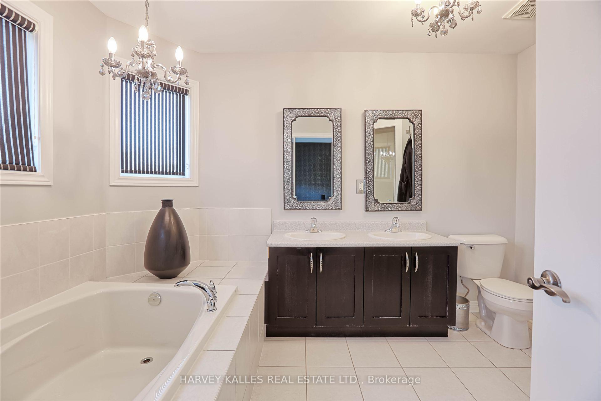 Photo 15 of 36 Canyon Gate Crescent, Vaughan, Maple — HOMEH