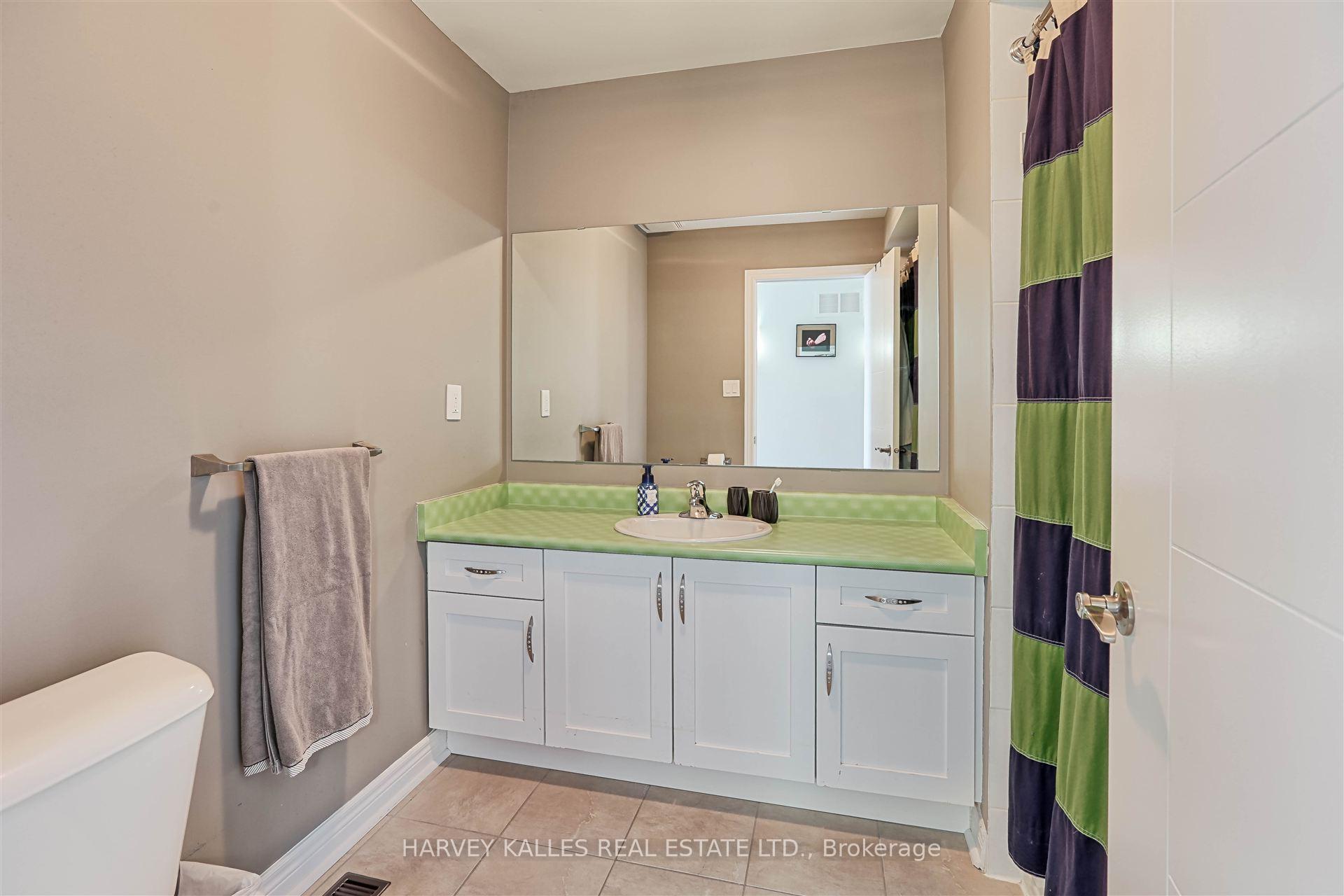 Photo 21 of 36 Canyon Gate Crescent, Vaughan, Maple — HOMEH