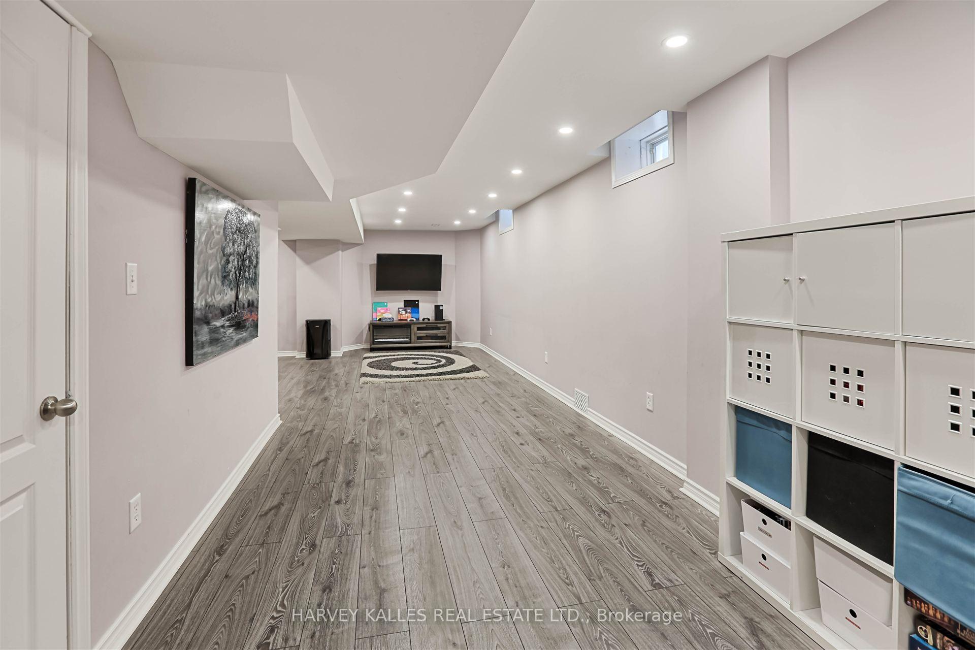 Photo 31 of 36 Canyon Gate Crescent, Vaughan, Maple — HOMEH