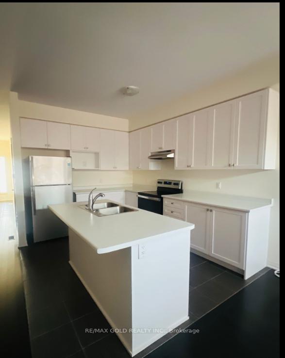 Photo 5 of 30 Brixham Lane, Brampton, Northwest Brampton — HOMEH