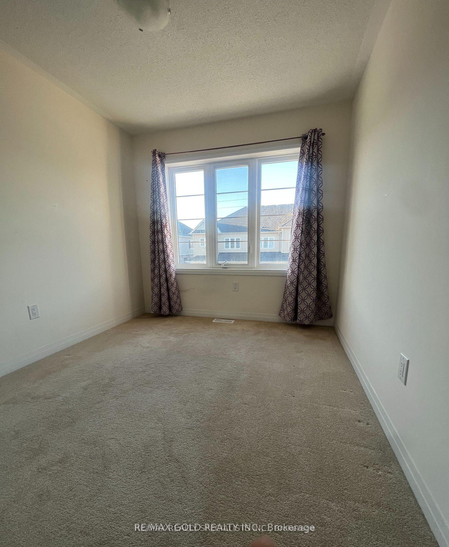 Photo 13 of 30 Brixham Lane, Brampton, Northwest Brampton — HOMEH